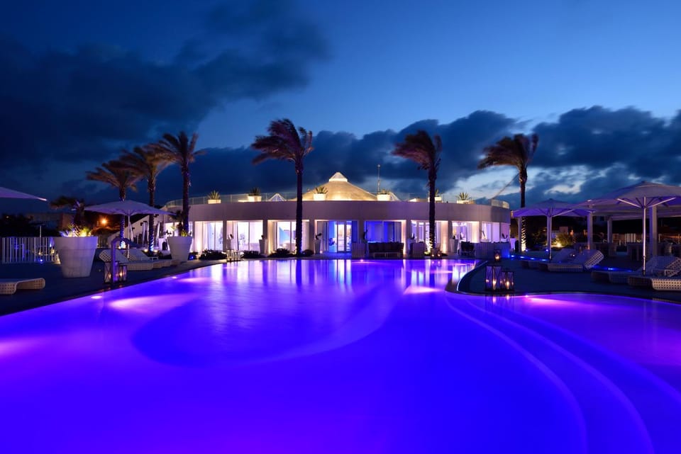 Facade/entrance, Other, Decorative detail, Swimming pool