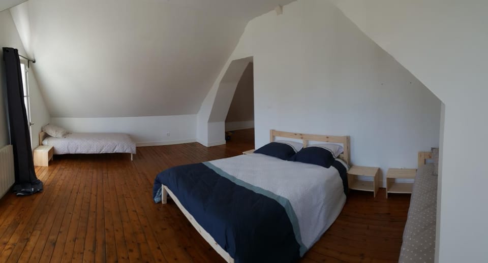 Photo of the whole room, Bedroom