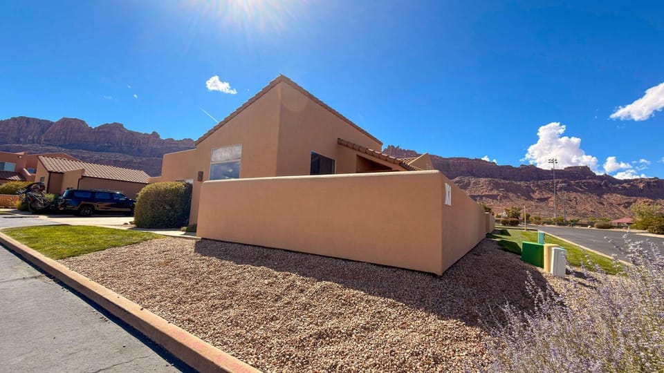 Desert Oasis #X1 House in Utah