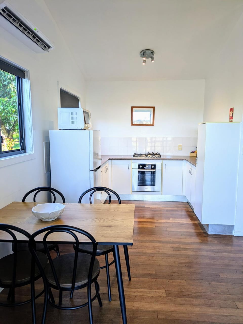 Kitchen or kitchenette, Dining area, pet friendly
