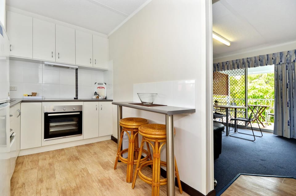 Coffee/tea facilities, Kitchen or kitchenette, Living room, Dining area