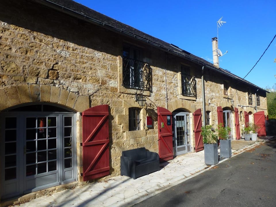 Logis Hôtel Auberge de Cartassac Hotel in Nouvelle-Aquitaine