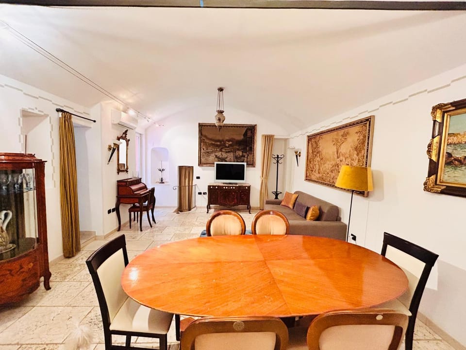 Living room, Dining area, air conditioner