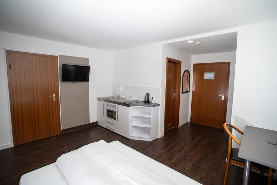 TV and multimedia, Kitchen or kitchenette, hair dresser