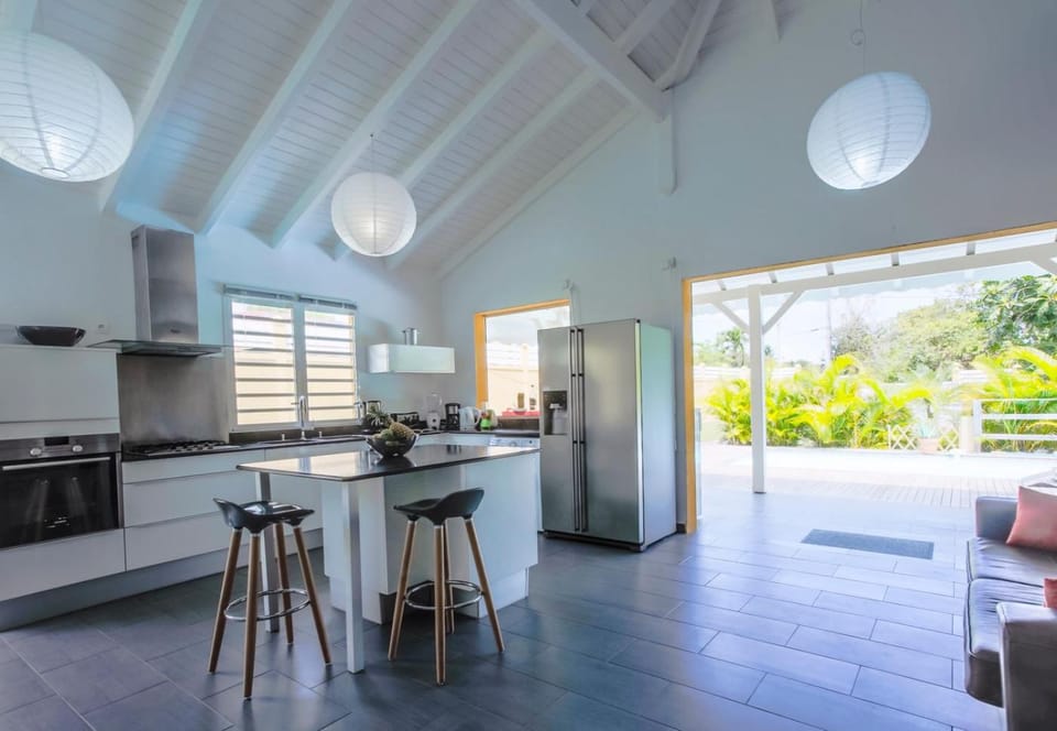 Dining area, Communal kitchen, Swimming pool