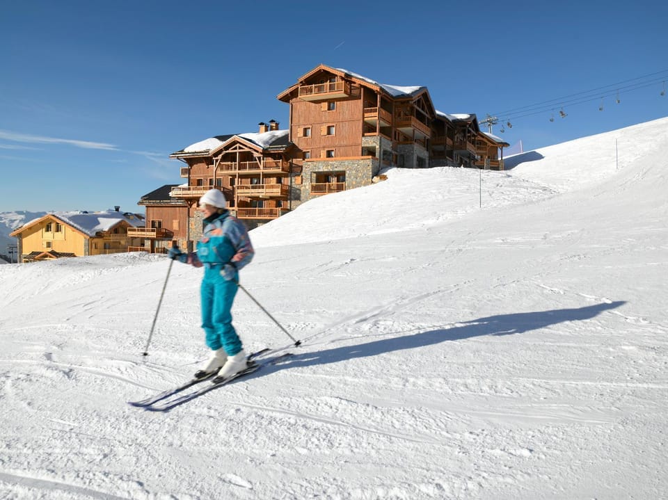 Property building, Skiing