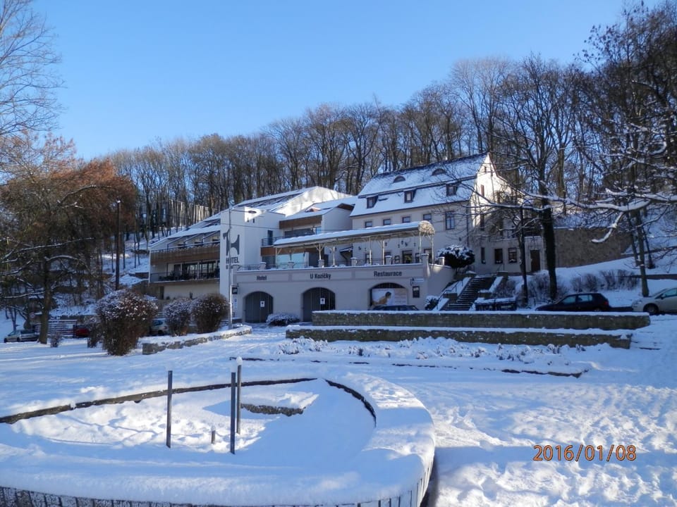 Property building, Facade/entrance, Off site, Day, Winter
