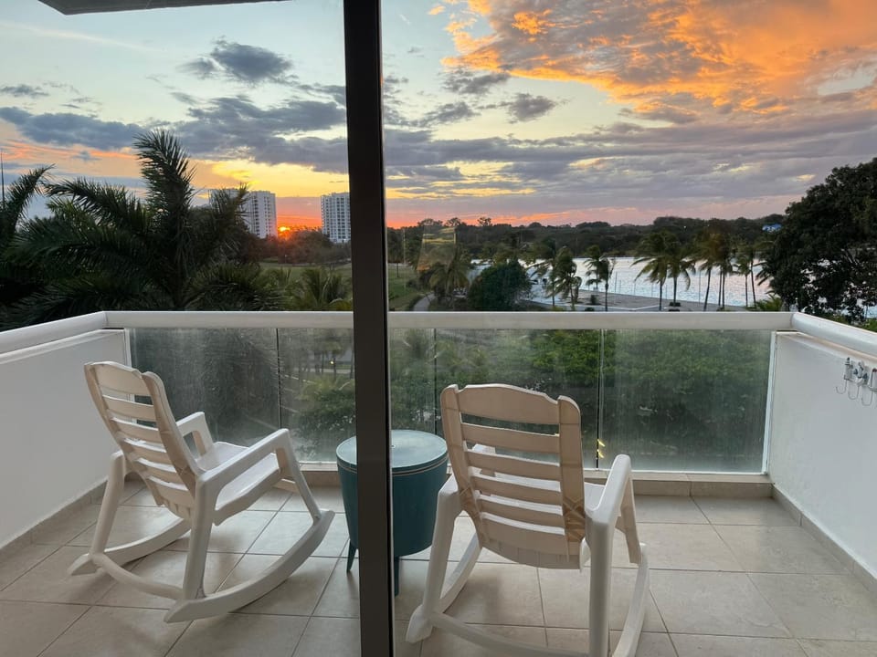 Natural landscape, View (from property/room), Balcony/Terrace, Pool view, Sunset