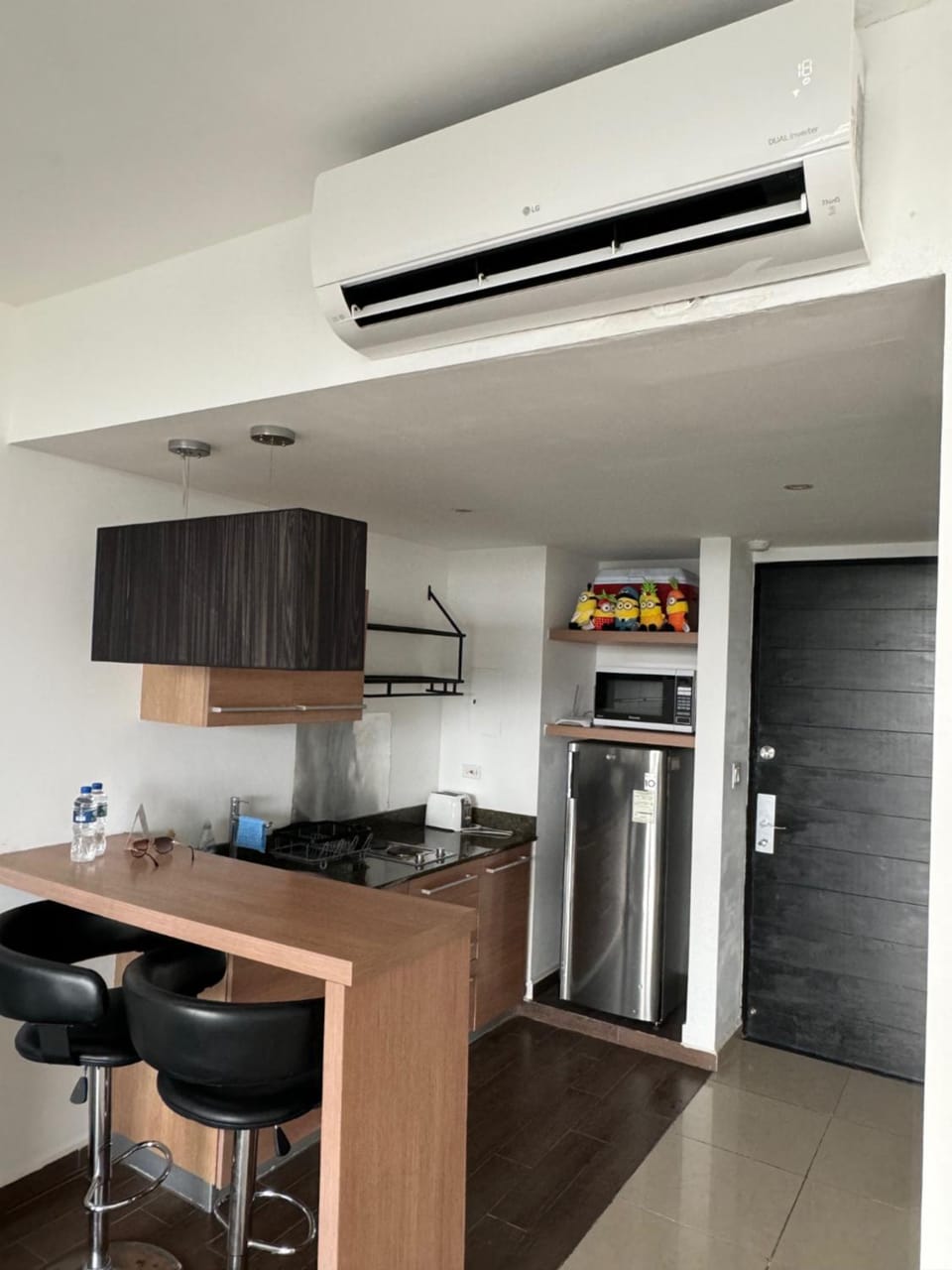 Kitchen or kitchenette, Dining area, oven, stove, air conditioner