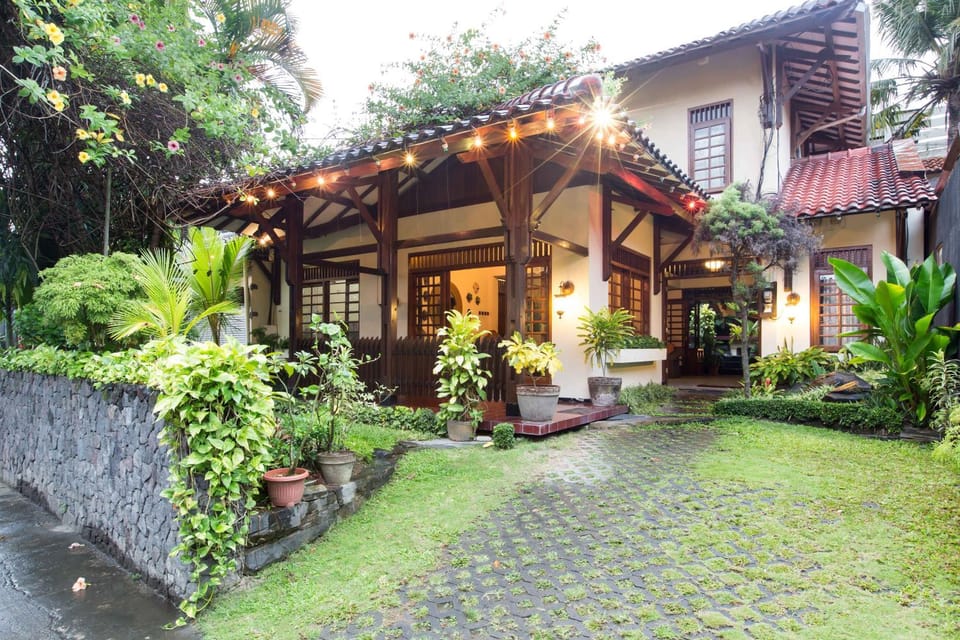 Facade/entrance, Garden