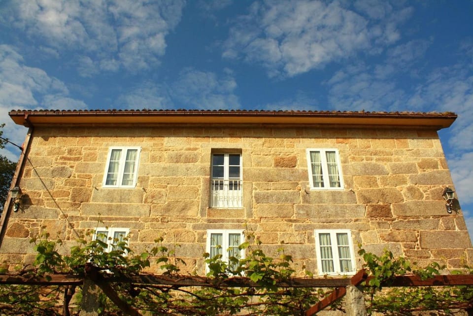 Casa de Turismo Rural Os Petroglifos Country House in Galicia