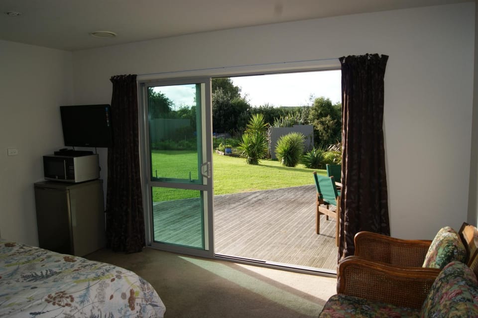 Waihi Beach Getaway-Studio, Ensuite & Private Deck Bed and Breakfast in Bay Of Plenty