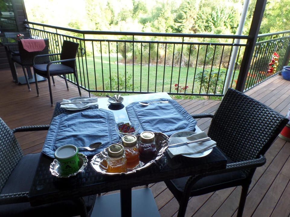 Balcony/Terrace, Breakfast, Continental breakfast, Internal: Not applicable to any particular room