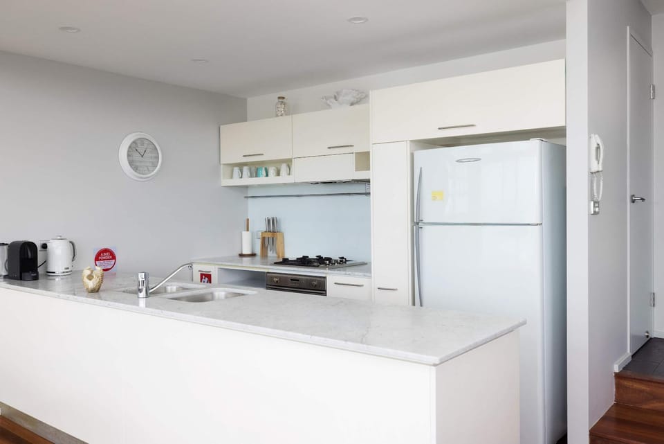 Coffee/tea facilities, Kitchen or kitchenette, minibar, oven, stove
