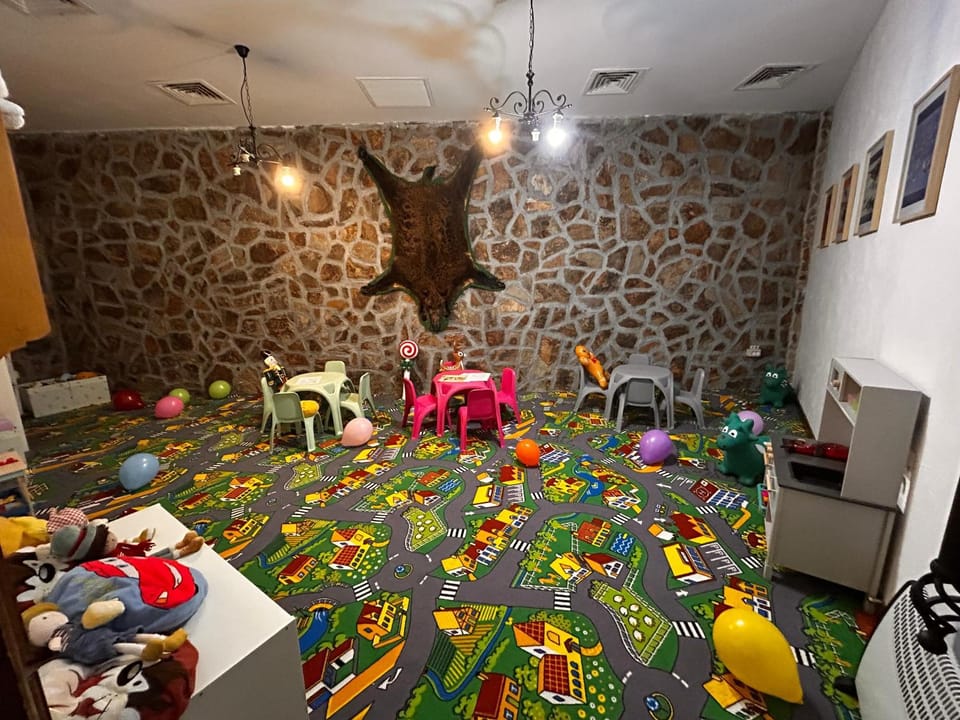 Pensiunea Casa Motului Bed and Breakfast in Cluj County
