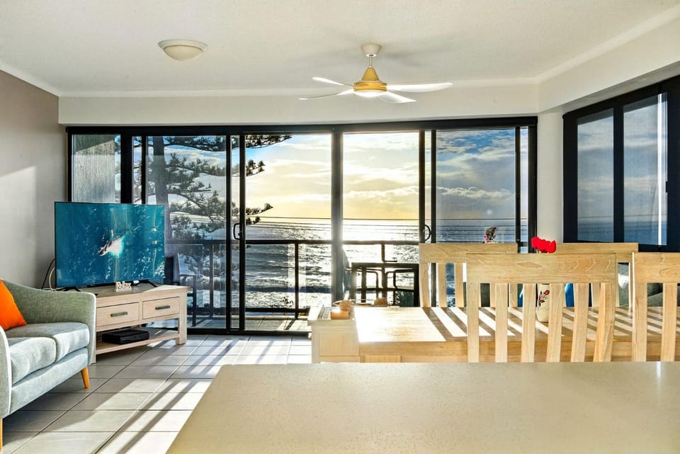 Unit 5 Phoenix Apartment in Coolum Beach