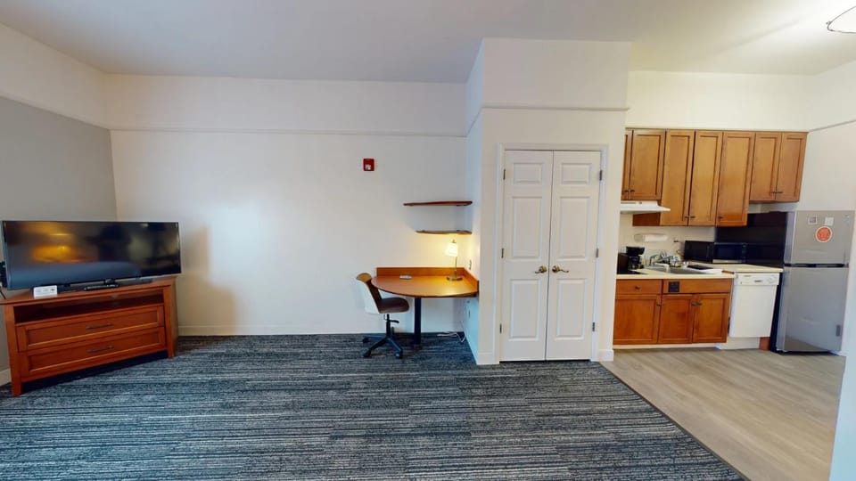 TV and multimedia, Kitchen or kitchenette, stove