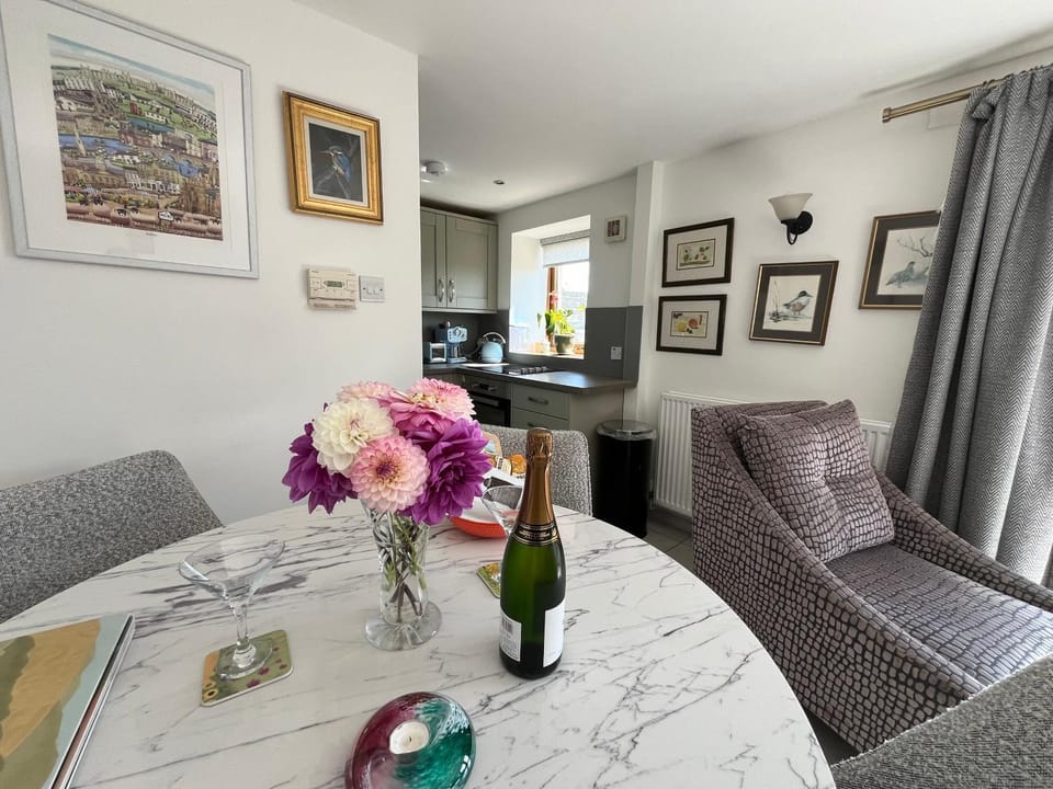 Dining area, kitchen