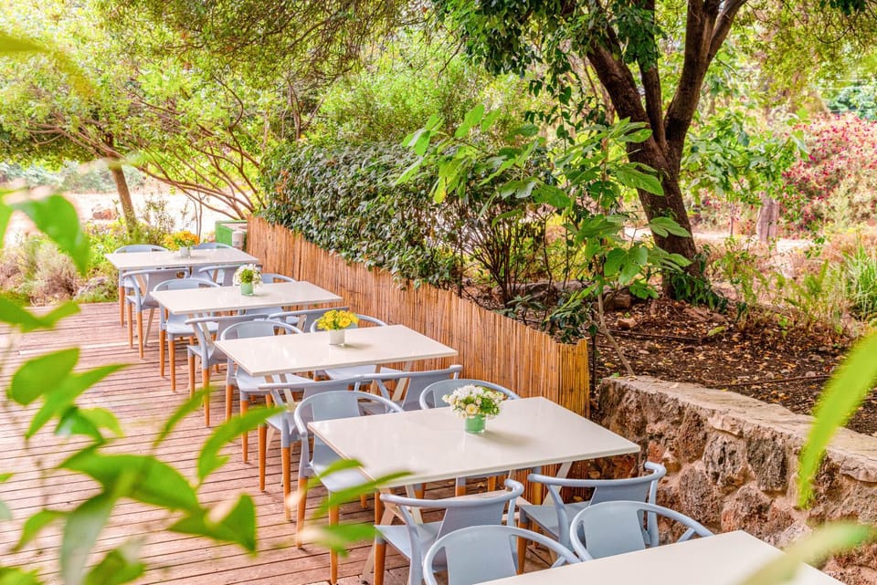 Patio, Restaurant/places to eat, Balcony/Terrace