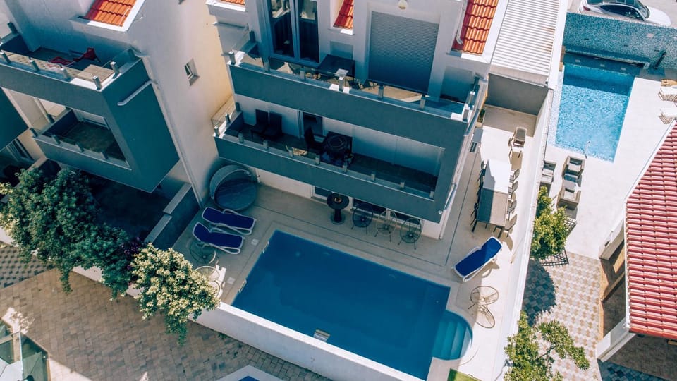 Property building, Swimming pool