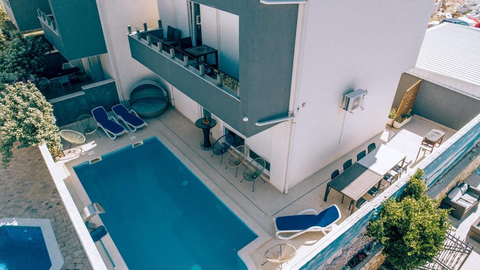 Property building, Swimming pool