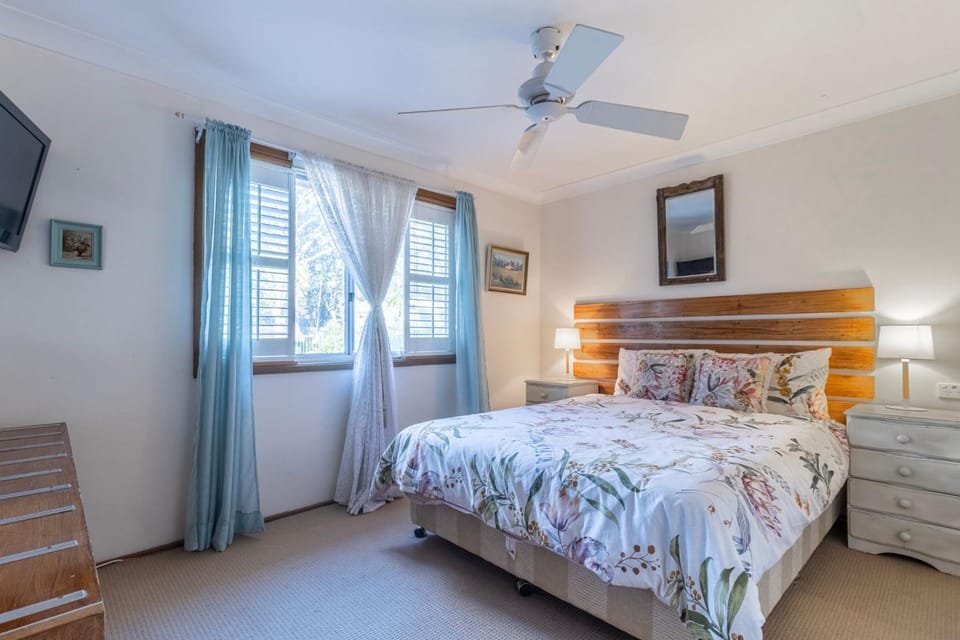Beach and Bush Getaway House in Berrara