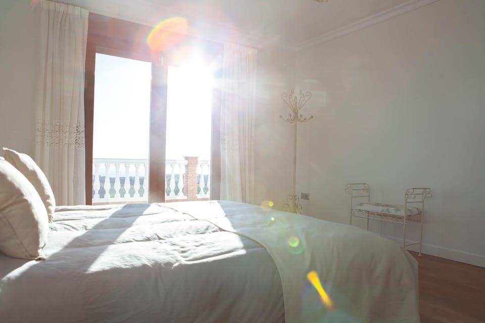 Bed, Mountain view, Sea view
