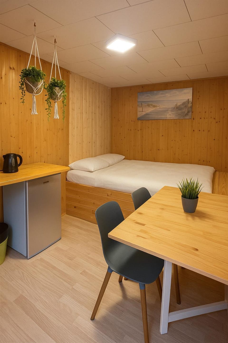 Bed, Kitchen or kitchenette, Dining area