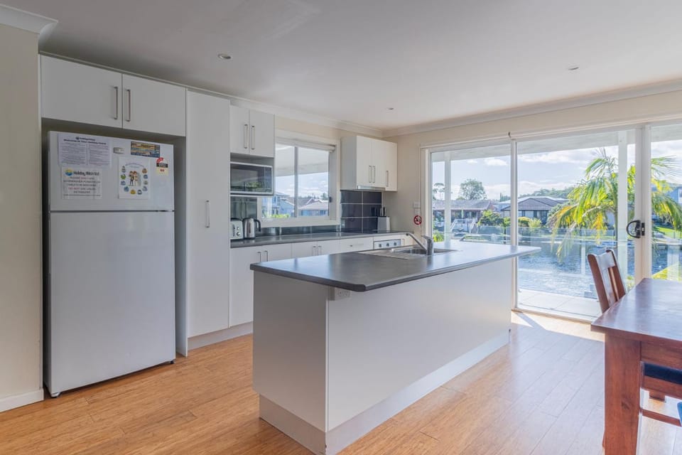 Unbeatable Waterfront Location House in Sussex Inlet