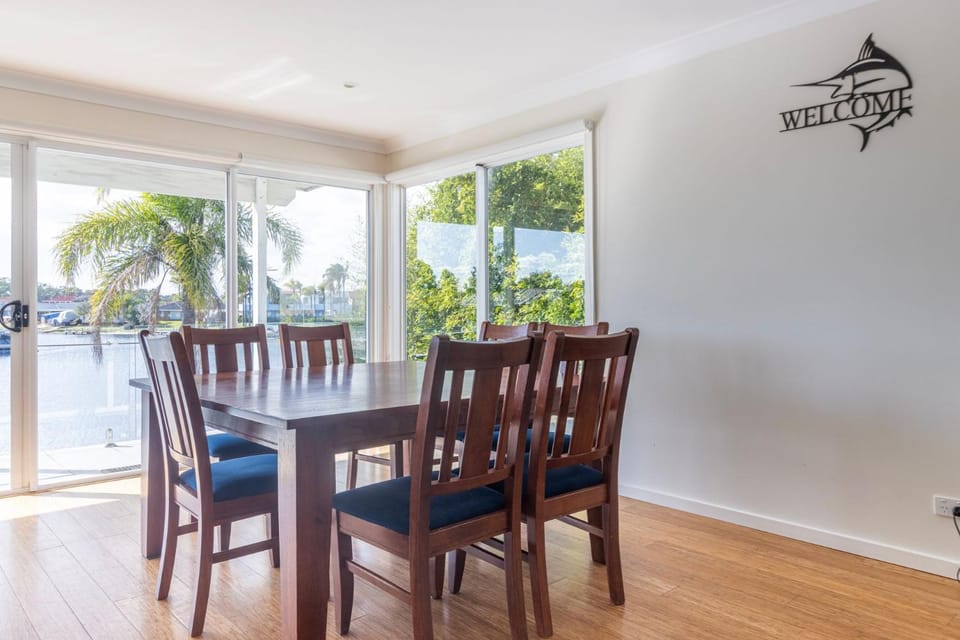 Unbeatable Waterfront Location House in Sussex Inlet