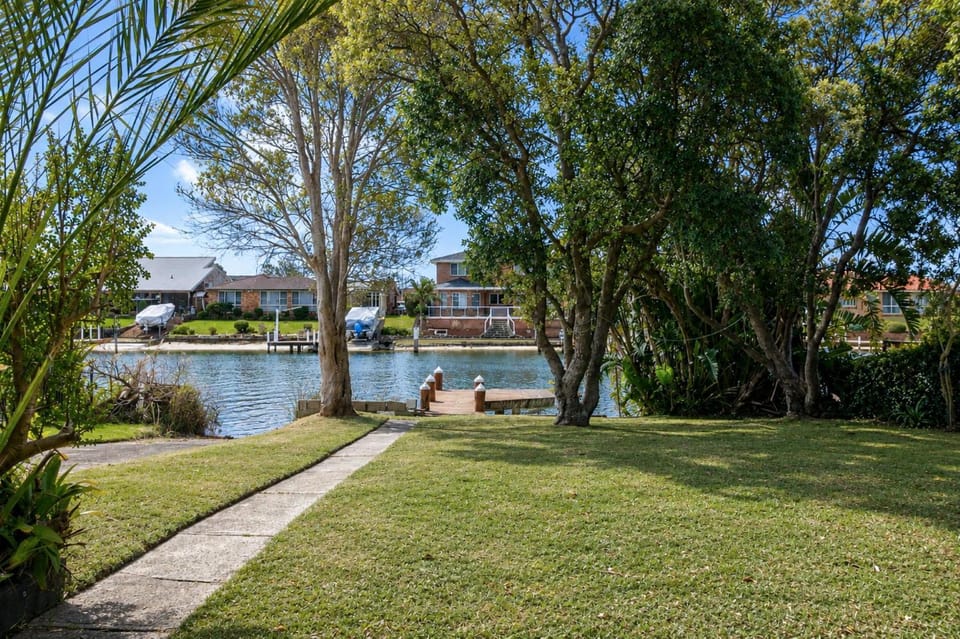 Waterfront Delight on Cater House in Sussex Inlet