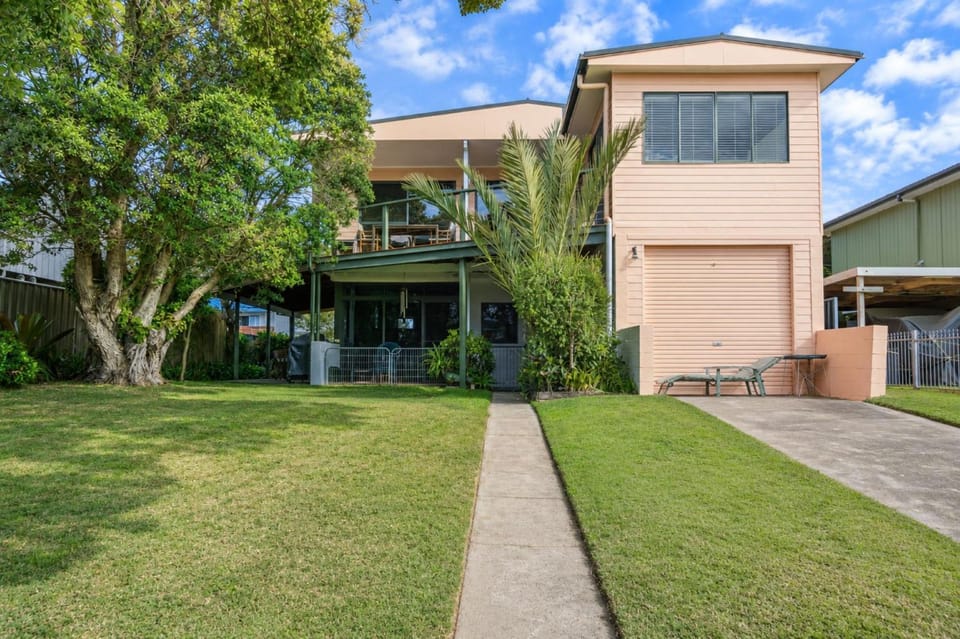 Waterfront Delight on Cater House in Sussex Inlet
