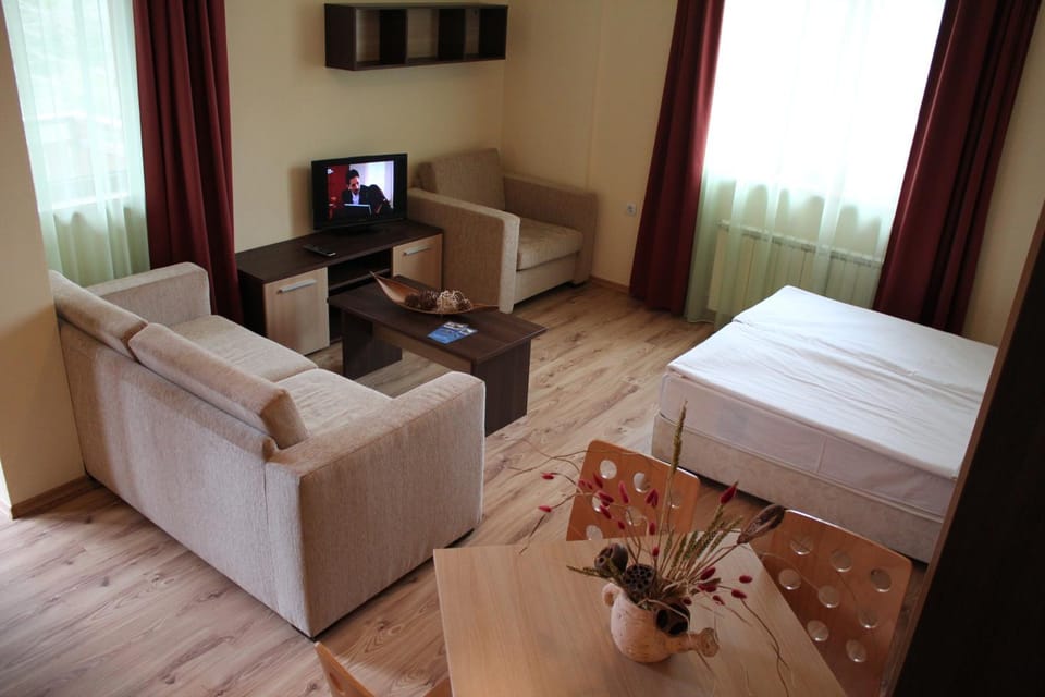Day, Seating area