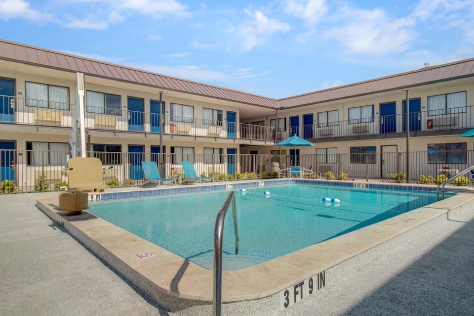 Pool view, Swimming pool