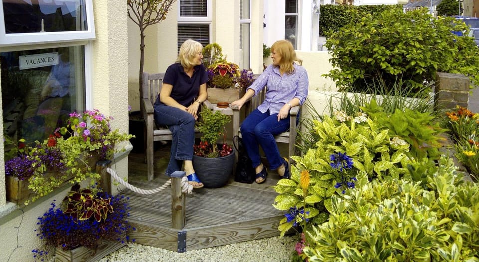 Staff, Facade/entrance, Garden, Garden view