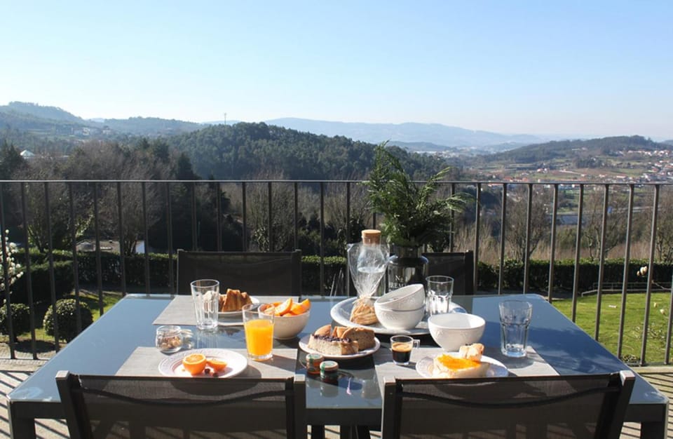 Quinta Milhão - Casa do Pomar Farm Stay in Guimaraes