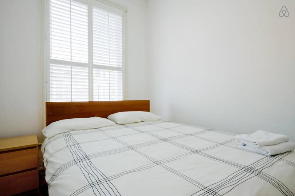 Emirates-Arsenal-direct Heathrow and Eurostar tube free parking Apartment in London Borough of Islington