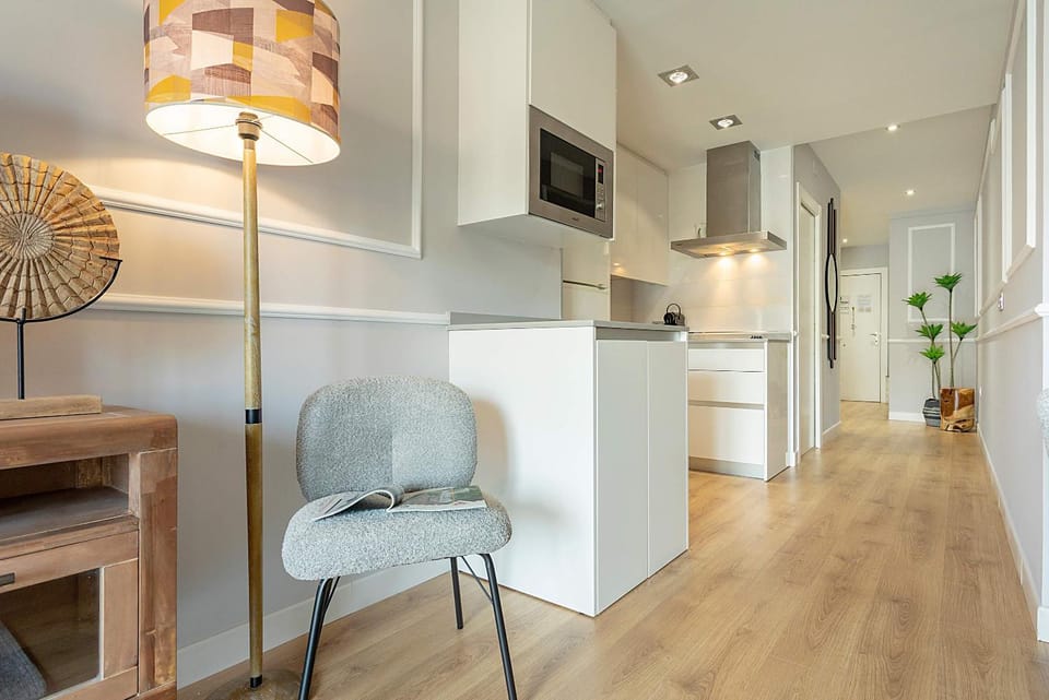 Kitchen or kitchenette, Dining area, stove