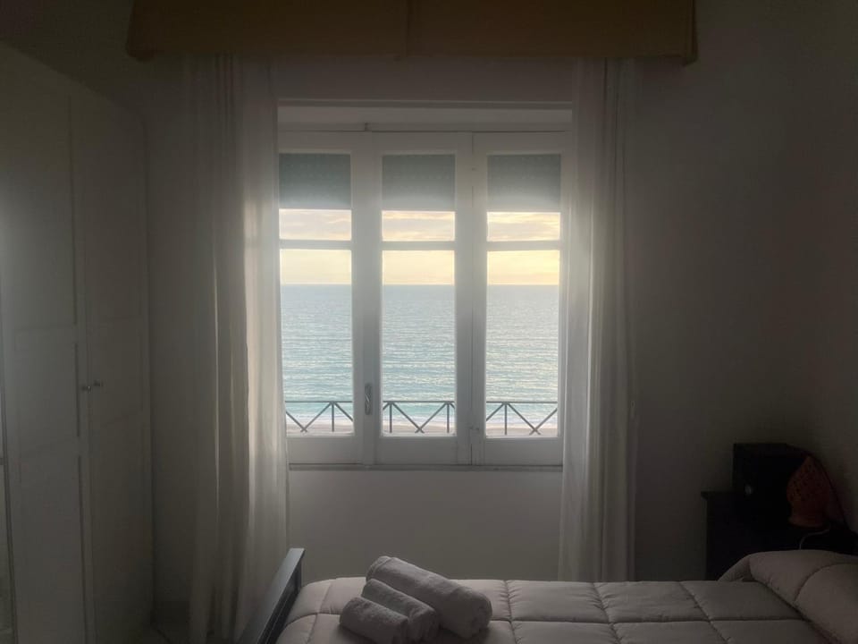 Bed, Bedroom, Sea view