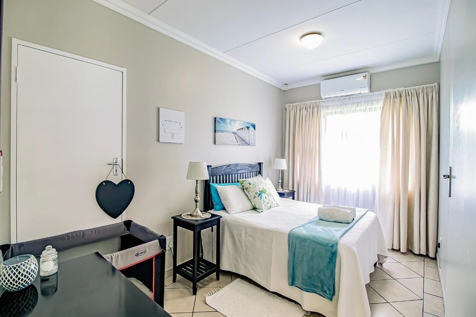 Bed, Photo of the whole room, Bedroom, towels, air conditioner
