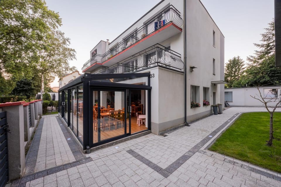 Property building, Restaurant/places to eat