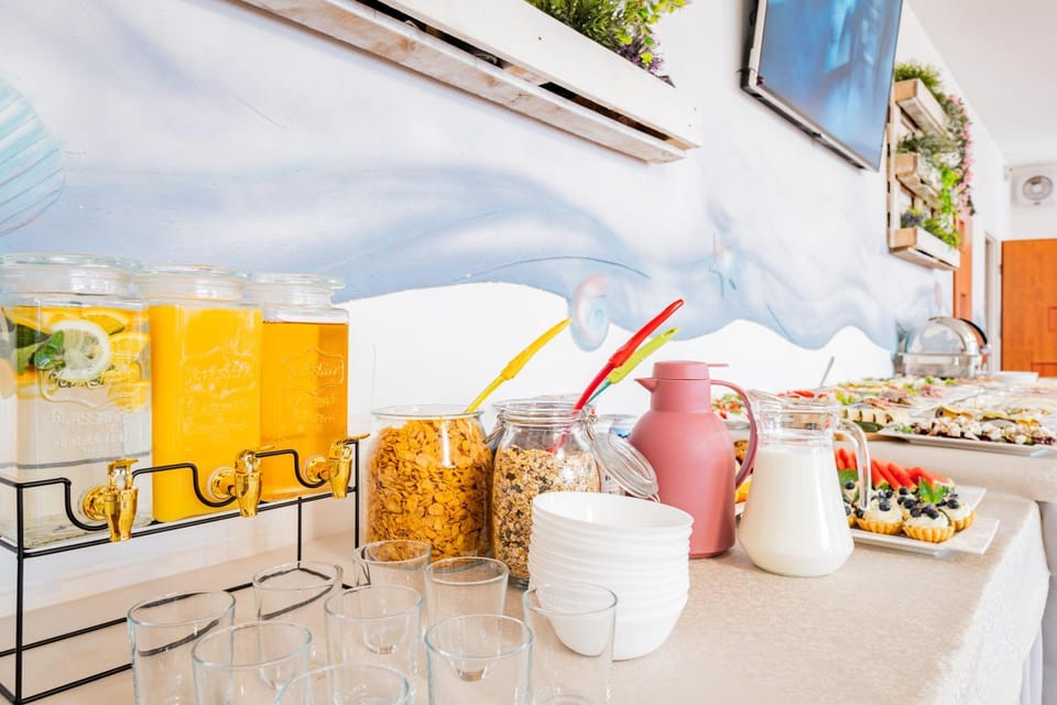 Food and drinks, Food, Breakfast, Buffet breakfast, Drinks
