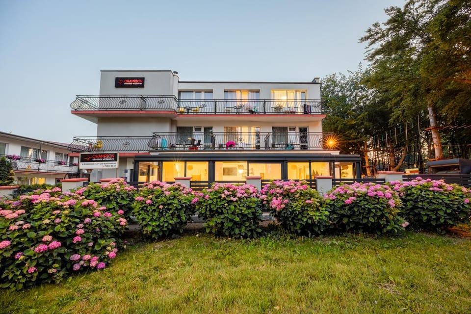 Property building, Restaurant/places to eat