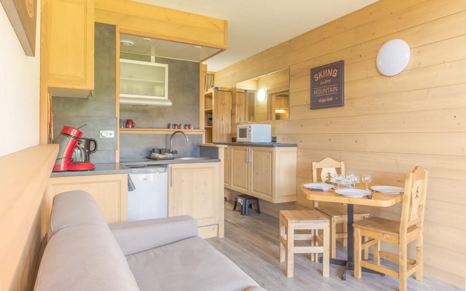 Coffee/tea facilities, Kitchen or kitchenette, Dining area