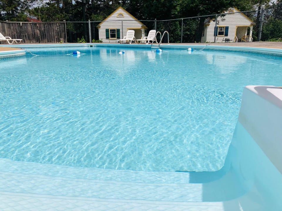 Swimming pool, Swimming pool