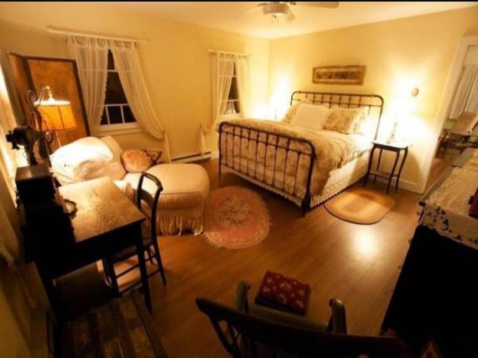 Inn at Fox Hill Farm Bed and Breakfast in Danielson