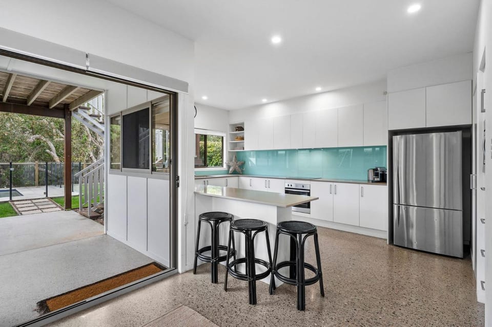 15 Wave Crescent House in Sunshine Coast