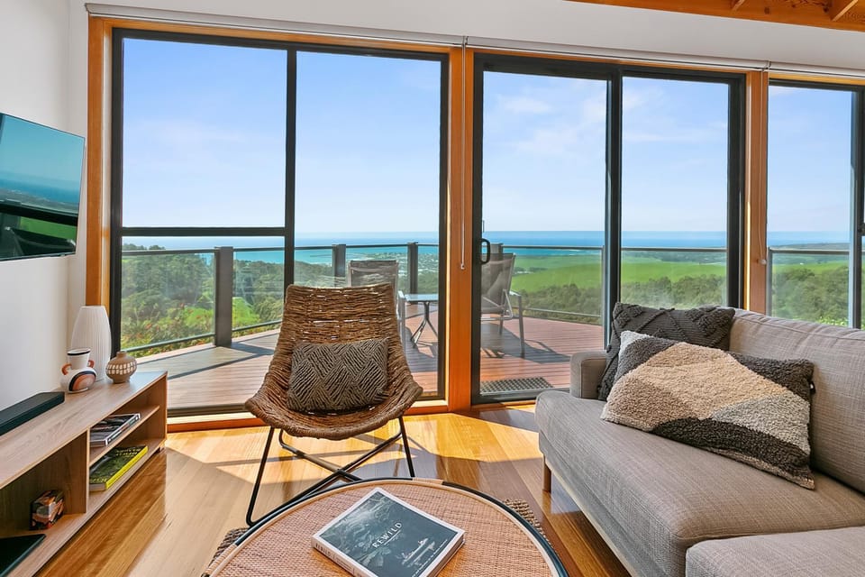 Natural landscape, TV and multimedia, View (from property/room), Balcony/Terrace, Living room, Seating area, Evening entertainment, Sea view