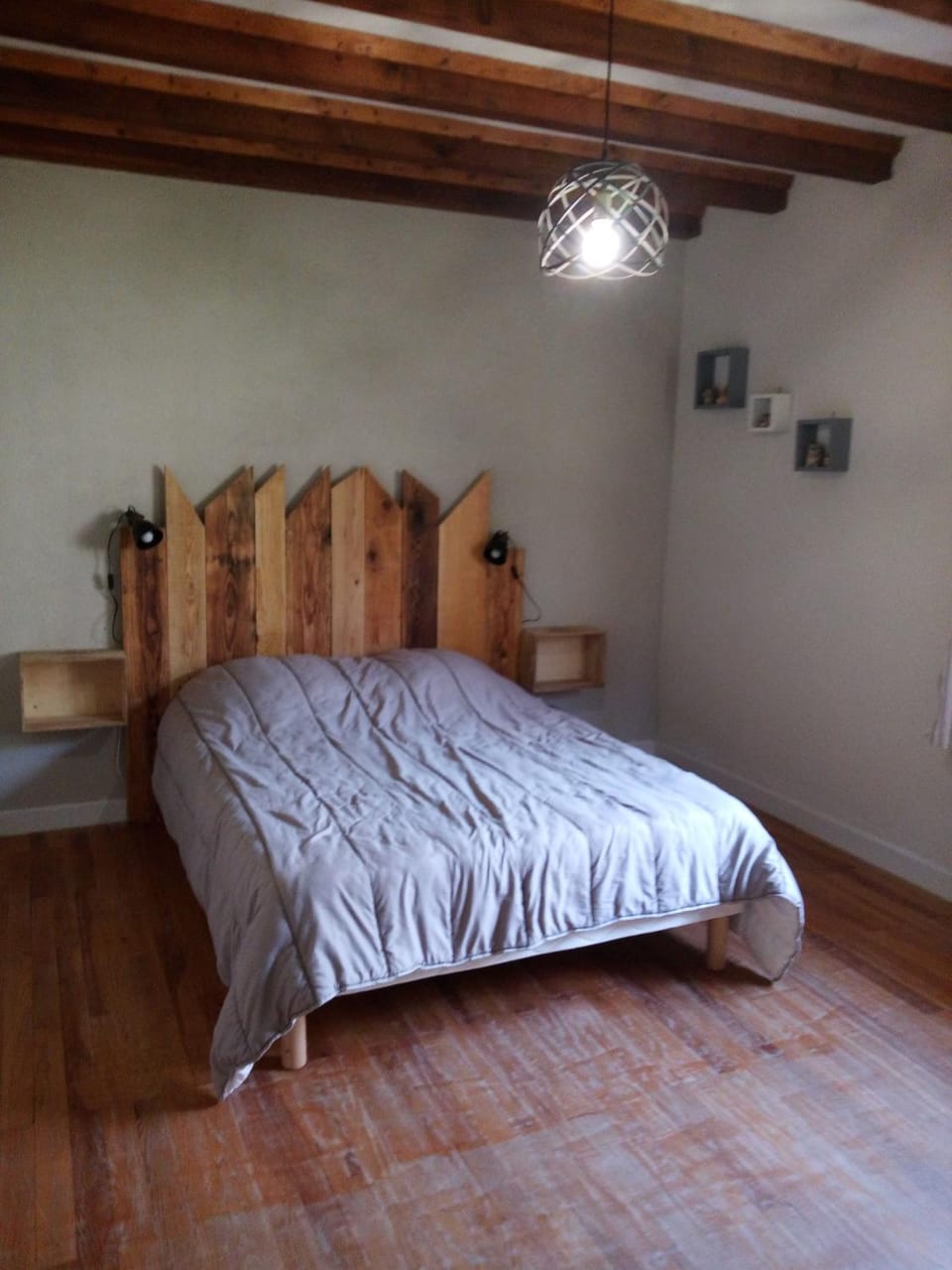 Bed, Photo of the whole room