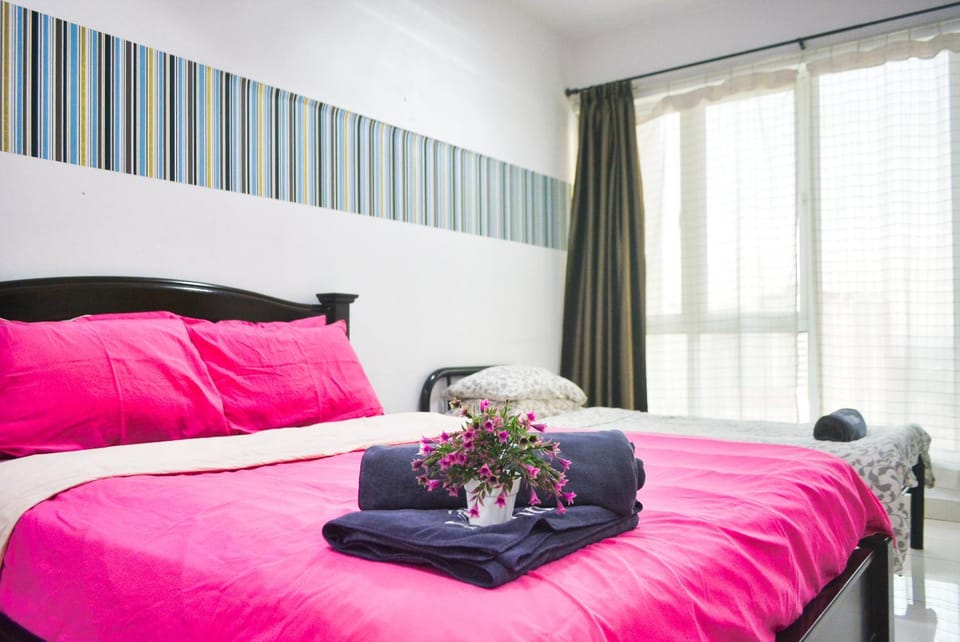Bed, Bedroom, towels